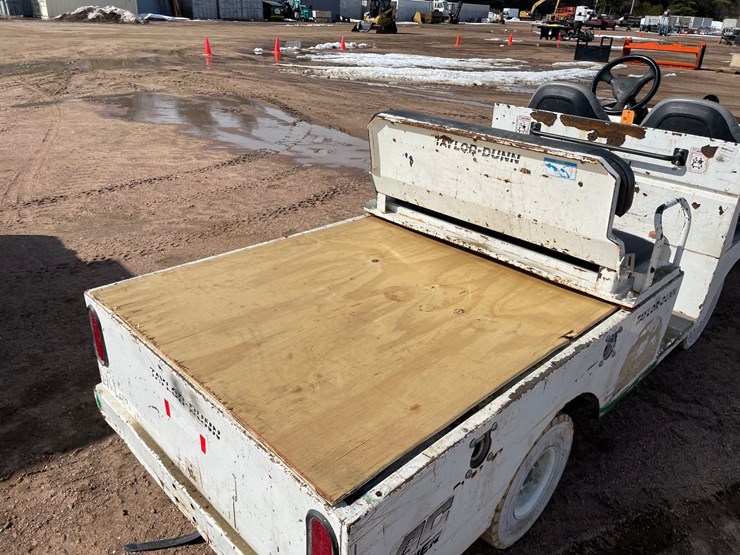 #1559-•-2017-taylor-dunn-electric-yard-cart-image-16