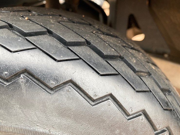 #1581-•-club-car-electric-golf-cart-with-charger-image-13