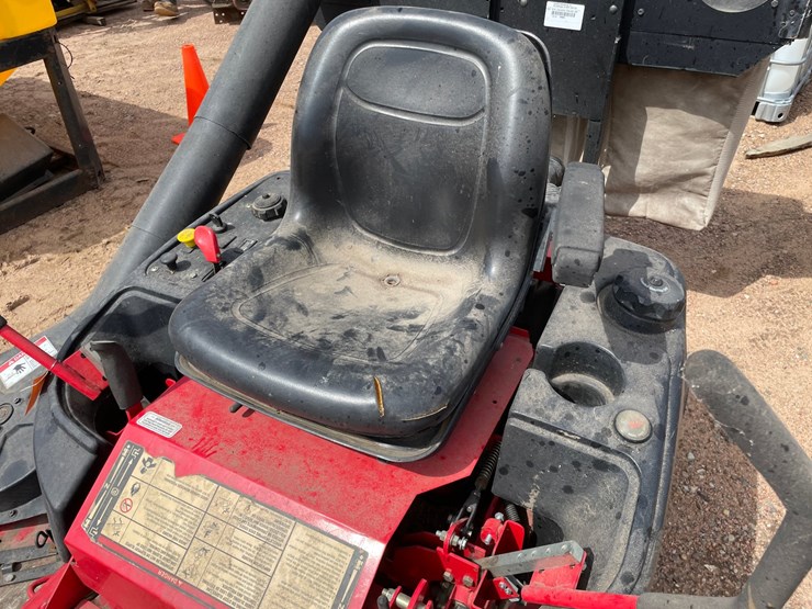 #1549-•-massey-ferguson-zero-turn-lawn-mower-image-8