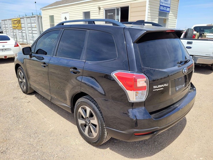 2018-subaru-forester-2.5i-premium-suv-4d-image-6