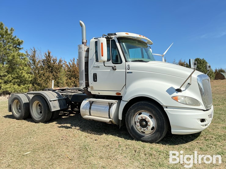 2011-international-prostar-image-3