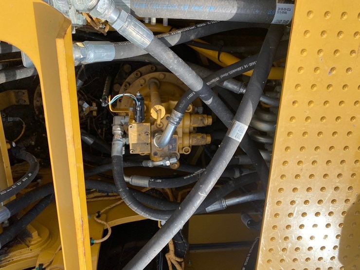 2018-caterpillar-320d-image-48