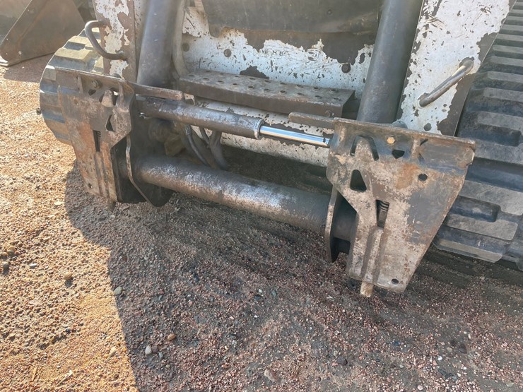 2005-bobcat-t300-image-9