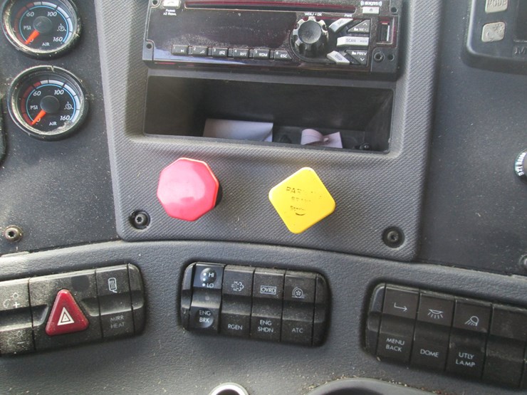 2016-freightliner-cascadia-113-image-42