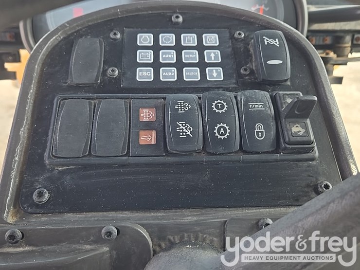 2012-volvo-g940b-image-63
