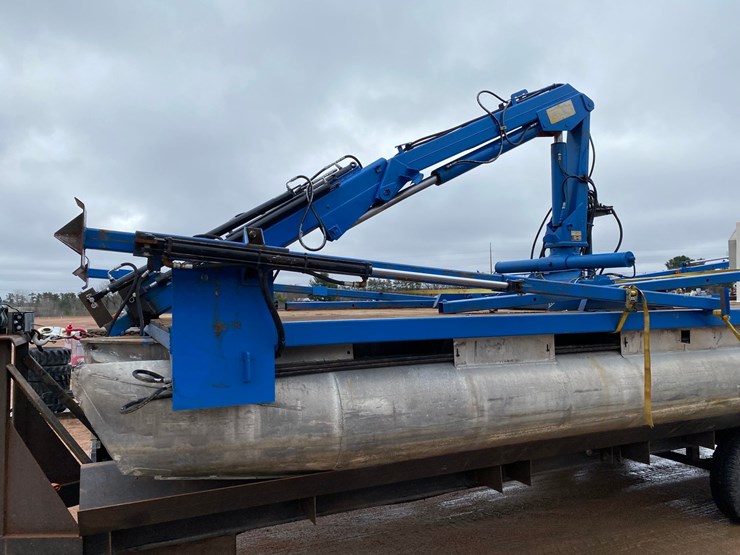 #1575-•-28'6"-pontoon-barge-with-crane-(no-title)-image-23