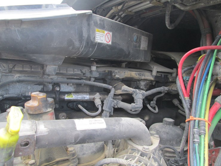 2016-freightliner-cascadia-113-image-25