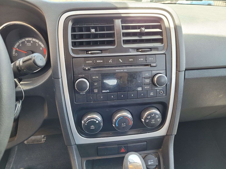 2010-dodge-caliber-image-19