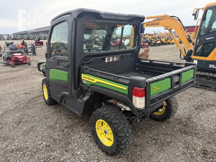 2022-john-deere-gator-xuv-835m-image-2