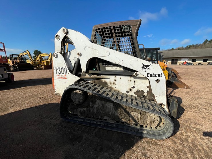 2005-bobcat-t300-image-4