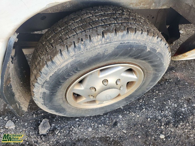 2010-ford-cargo-image-30