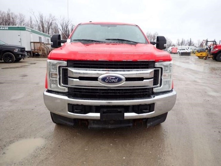 2017-ford-f250-xlt-image-2
