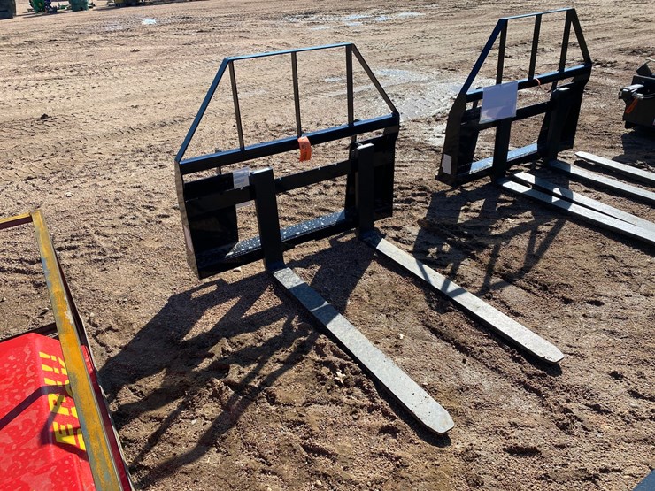 #4091-•-mower-king-4,000-lbs-capacity-pallet-fork-attachment-image-1