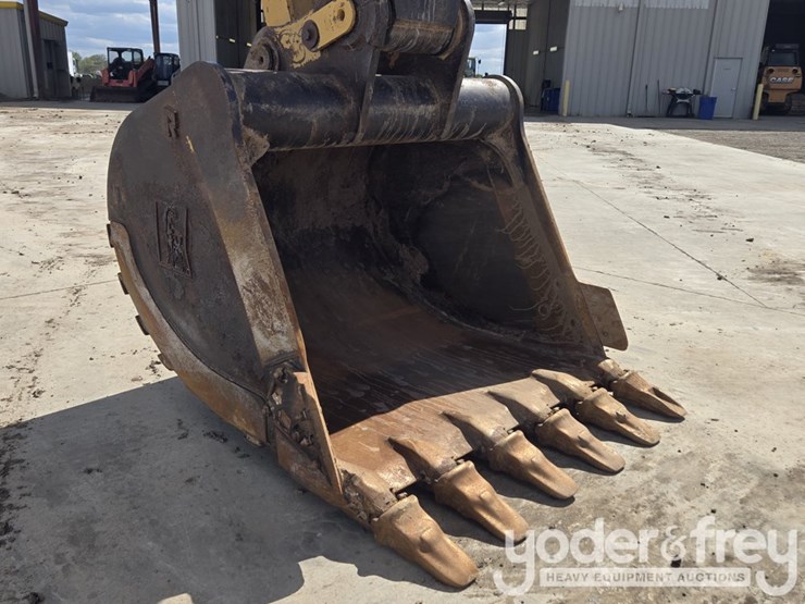 2021-caterpillar-336-image-27