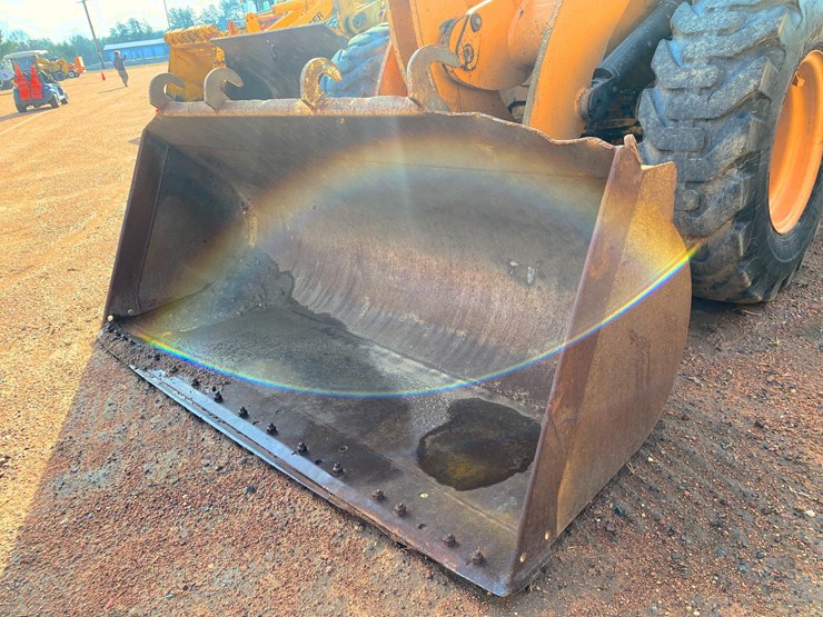 2012-case-521e-image-7