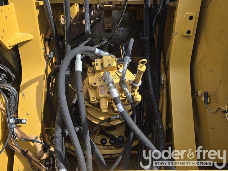 2021-caterpillar-336-image-86