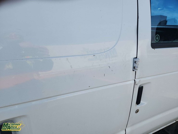 2010-ford-cargo-image-45