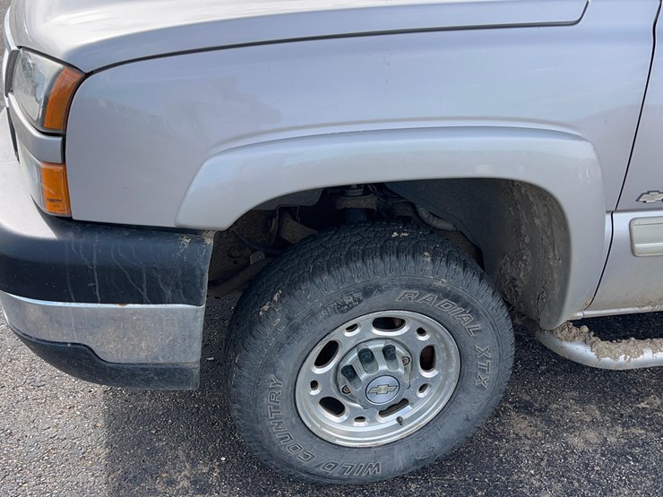 2006-chevrolet-silverado-2500-pickup-image-10