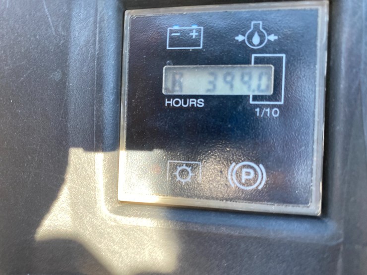 #1545-•-white-lt1850-hydro-riding-lawn-mower-image-27