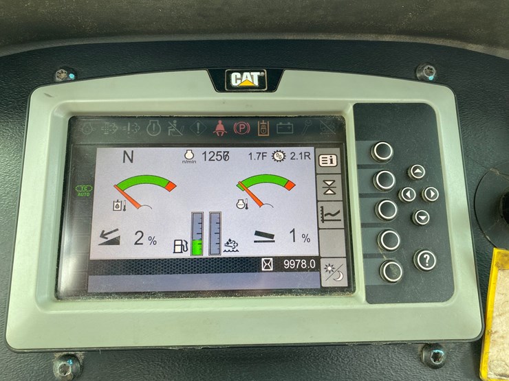 2016-caterpillar-d5k2-lgp-image-50