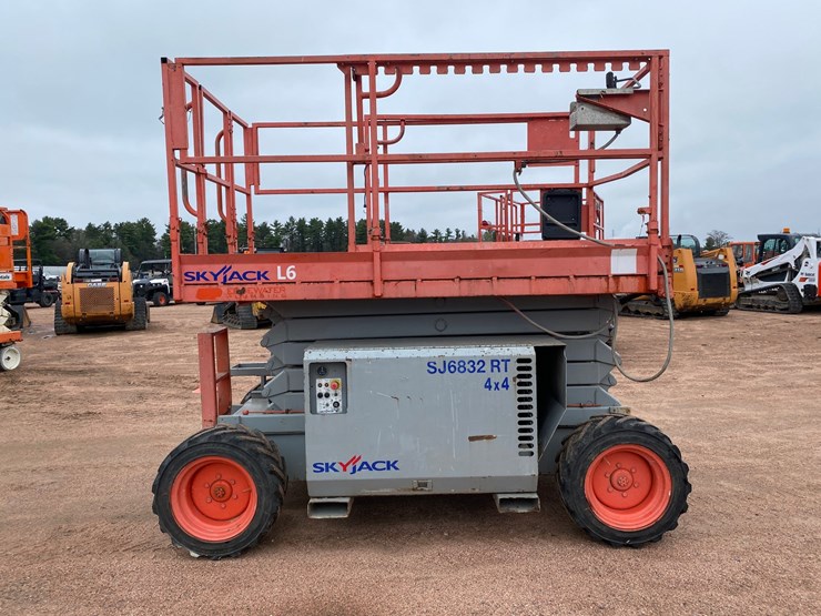 skyjack-sj6832rt-image-13