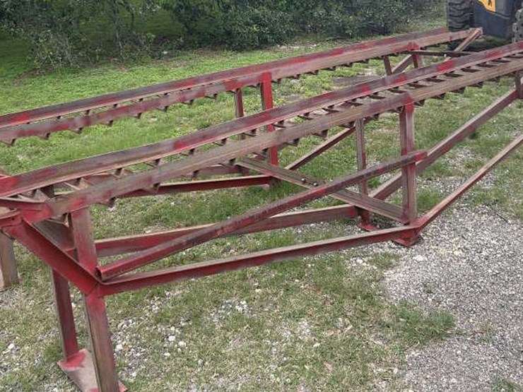 #32-•-showcase-ramp-18ft-x-6ft-x-3.4ft-image-1