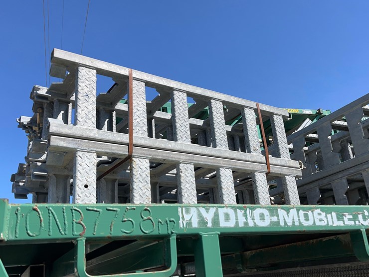 big-green-scaffolding-image-81