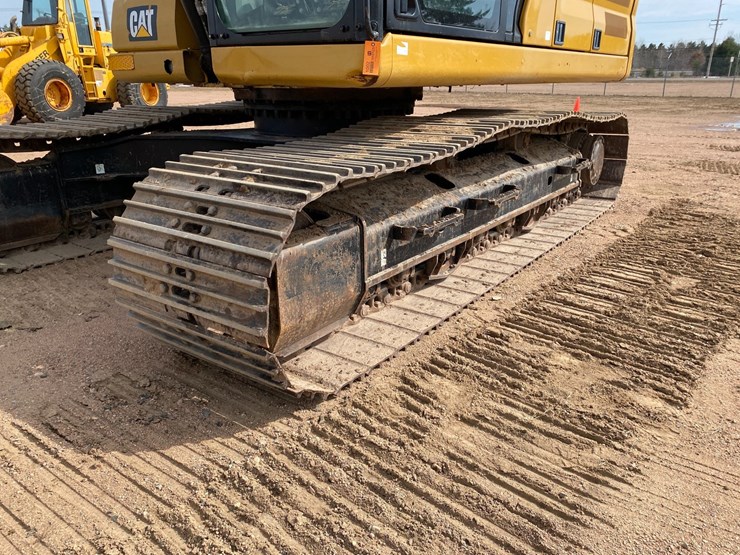 2018-caterpillar-320d-image-23