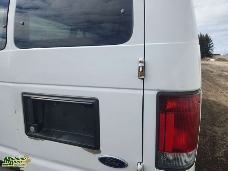 2009-ford-cargo-image-34
