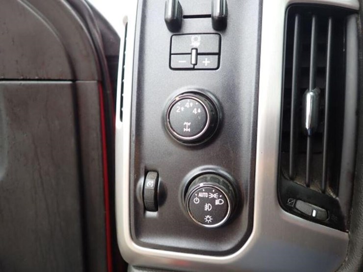 2016-gmc-2500hd-image-27