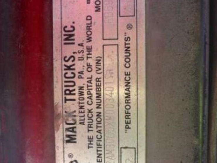 1999-mack-rb690s-image-5