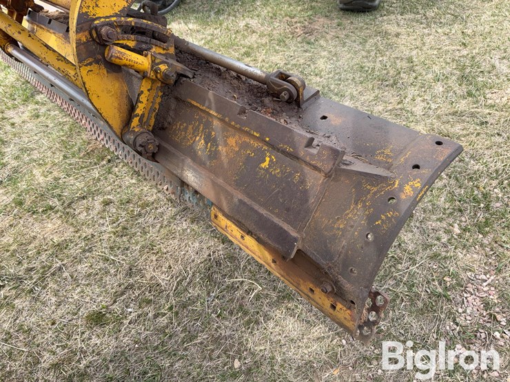 caterpillar-12-image-10