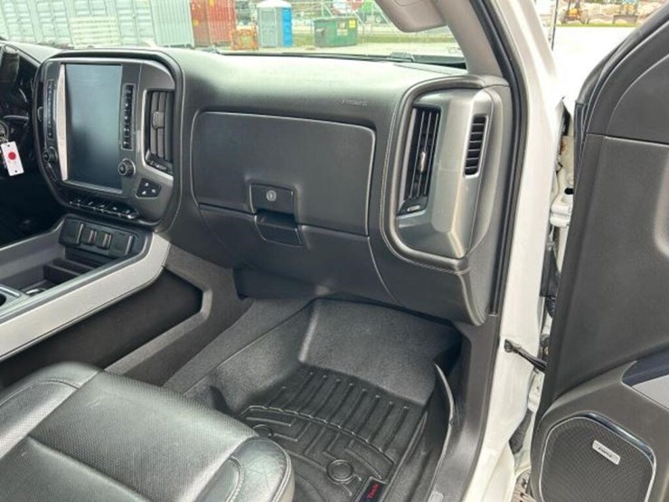 2018-chevrolet-silverado-1500-ltz-image-32