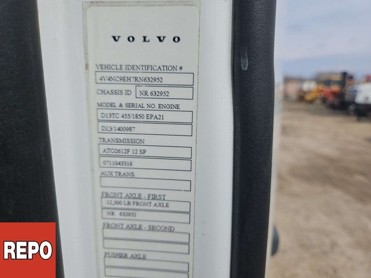 2024-volvo-vnl-t/a-sleeper-tractor-image-49