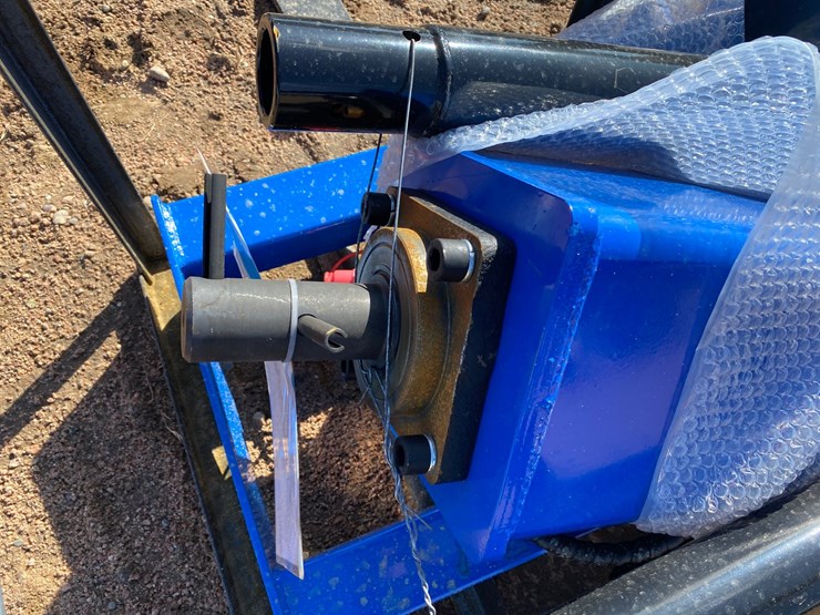 #4094-•-agt-hydraulic-auger-attachment-with-(3)-bits-image-8