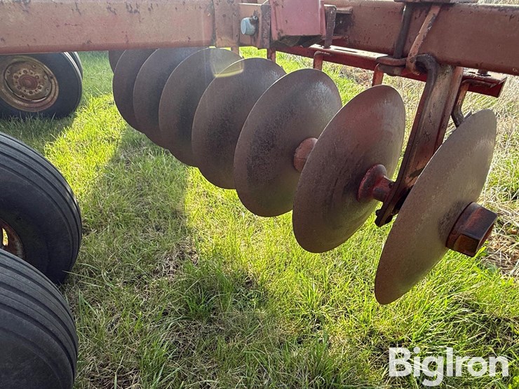 massey-ferguson-820-image-12