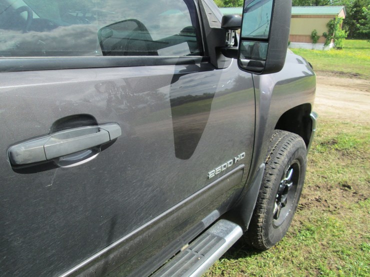 2011-chevrolet-2500hd-image-16