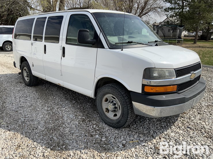 2014-chevrolet-express-g2500-image-3