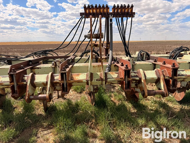 orthman-12-row-liquid-fertilizer-applicator-image-9