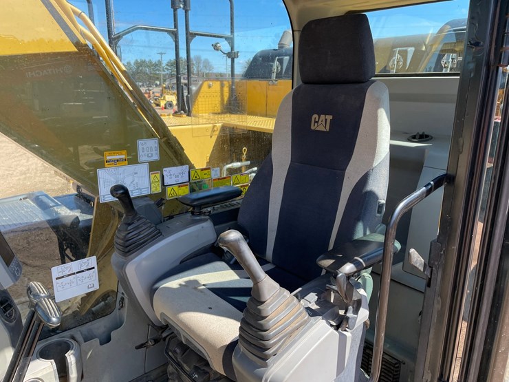 caterpillar-324e-image-75