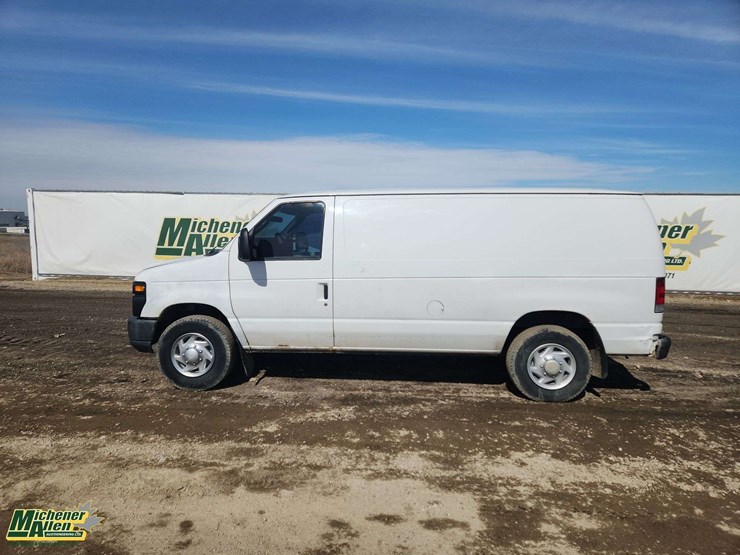 2010-ford-cargo-image-18