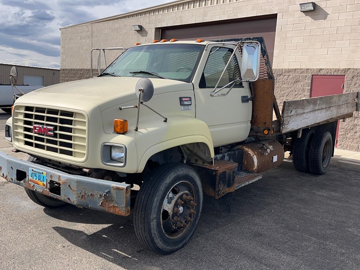 2002-gmc-4500-truck-image-3