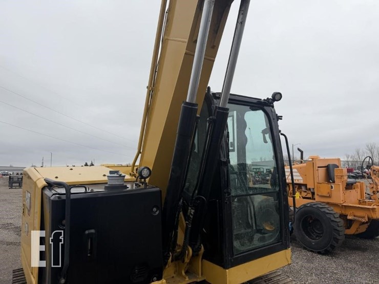 2022-caterpillar-310-image-18
