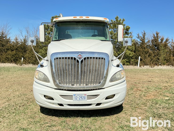 2011-international-prostar-image-2