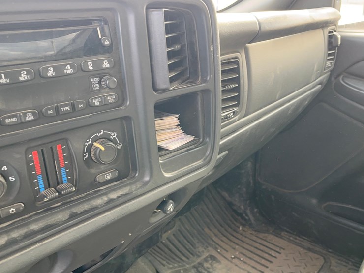 2006-chevrolet-silverado-2500-pickup-image-43