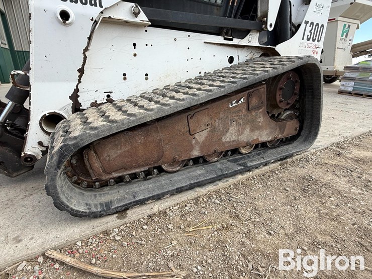 2005-bobcat-t300-image-19