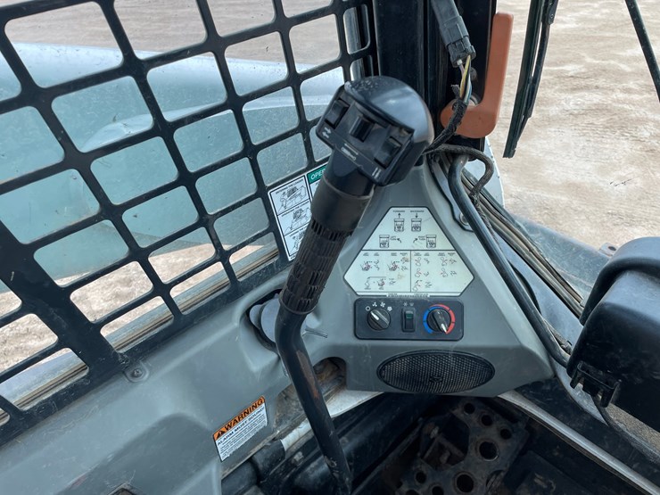 2016-bobcat-t770-image-37