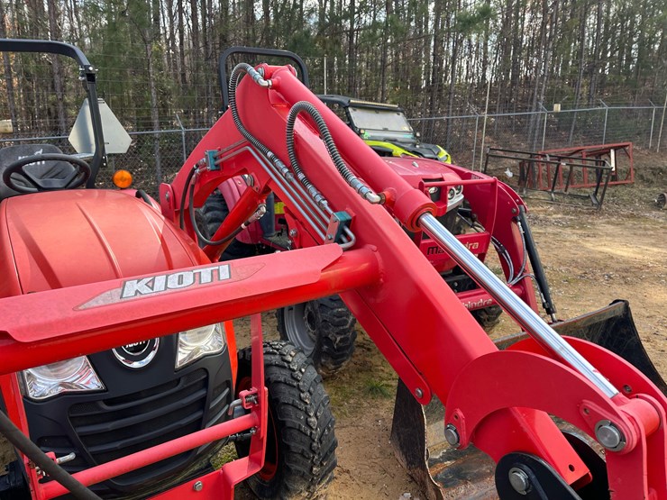2023-kioti-ck2610mb-compact-utility-tractor-w/loader-image-12