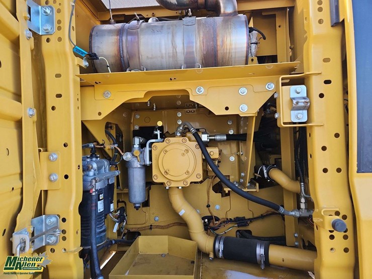 2019-caterpillar-320-image-24