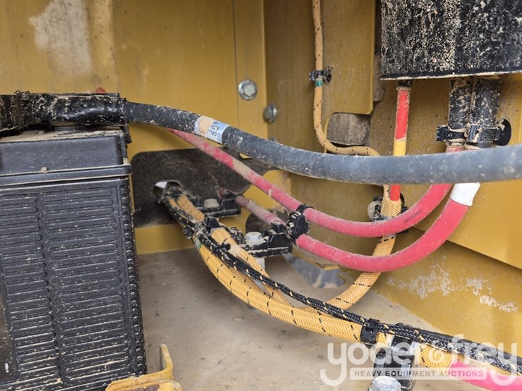 2021-caterpillar-336-image-44